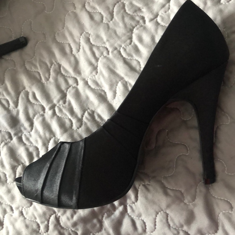 Black satin heels - Picture 2 of 3